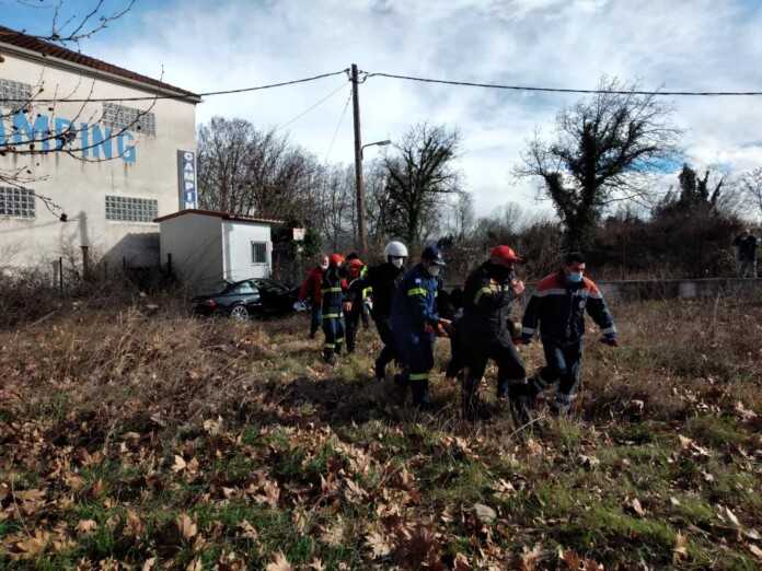 Ιωάννινα: Το αυτοκίνητο διέγραψε ξέφρενη πορεία και καρφώθηκε στο κτίριο του Ν.Ο.Ι.