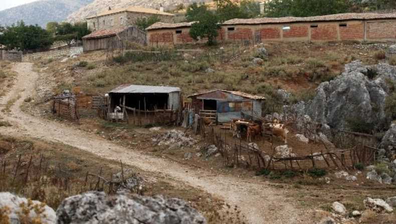 Βοσκός έζησε σαν Ωνάσης για λίγες ημέρες – Βρήκε 50.000 σε δοχείο που αγόρασε και έκανε κεράσματα στο χωριό 14.000 ευρώ