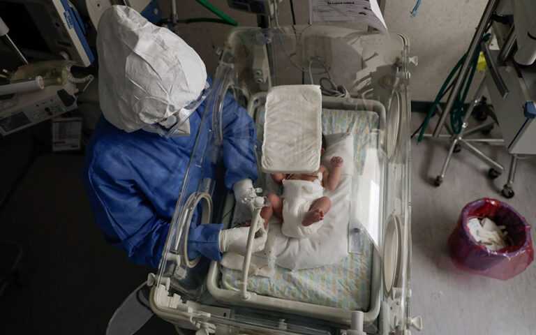 Βρέφος με κορωνοϊό μεταφέρθηκε από το Αγρίνιο στα Γιάννενα