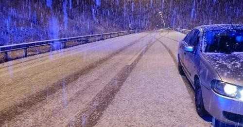 Βγήκαν τα εκχιονιστικά στα Ιωάννινα – Ξαφνική χιονόπτωση σε Ιονία και Εγνατία Οδό