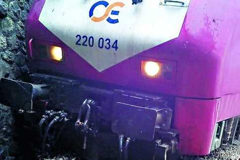 Σοκαριστικό δυστύχημα: Τρένο παρέσυρε και διαμέλισε γυναίκα που βρισκόταν πάνω στις γραμμές