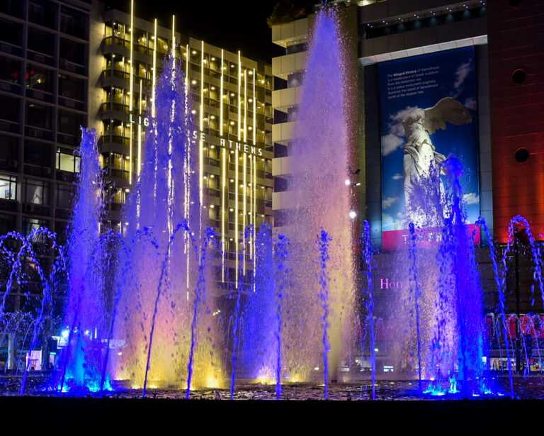 Στα χρώματα της Ουκρανίας το σιντριβάνι της Ομόνοιας