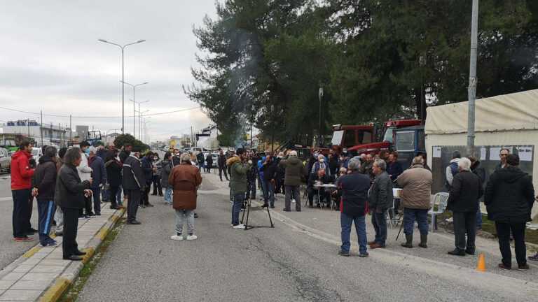 Στήθηκε το μπλόκο στο Λούρο Πρέβεζας – Συνεχίζουμε, θα νικήσουμε» διατράνωσαν οι αγρότες
