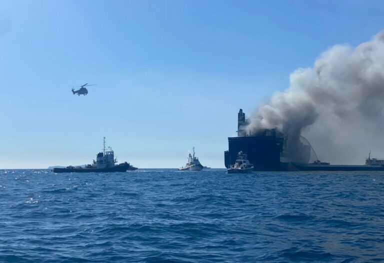 Θρίλερ με το φλεγόμενο πλοίο «Euroferry Olympia»: Ταυτοποιήθηκαν 278 από τους 290 επιβαίνοντες – 10 αγνοούμενοι και 2 εγκλωβισμένοι