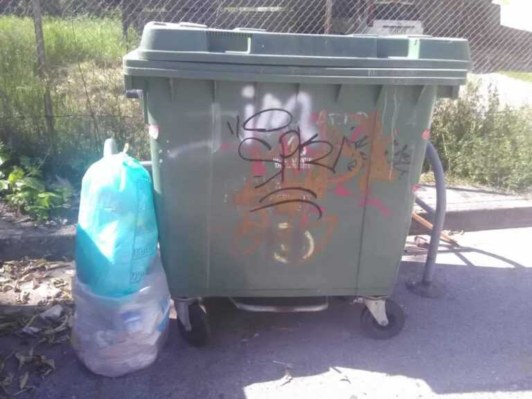 Σοκ: Νεογέννητο βρέθηκε νεκρό σε κάδους έξω από νεκροταφείο