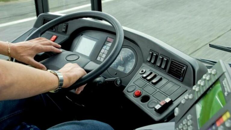 Σοκ στην Άρτα: Οδηγός αστικού λεωφορείου ο ανώμαλος που την έπεφτε και αυνανιζόταν μπροστά σε ανήλικα κοριτσάκια