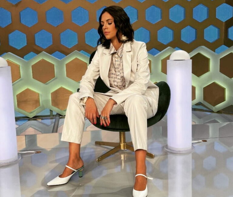 Ραμόνα Βλαντή: «Κατακεραυνώνει» τις Ελληνίδες celebrities – «Σπάνια μου αρέσει ντύσιμο της Φουρέιρα. Βλέπω την Παπαρίζου και λέω “τι φόρεσε πάλι;”»