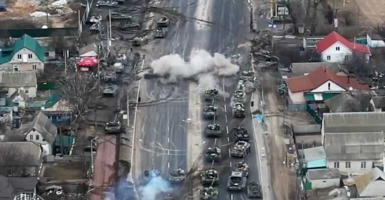 Καρέ καρέ η επίθεση Ουκρανών σε ρωσική φάλαγγα  από drone