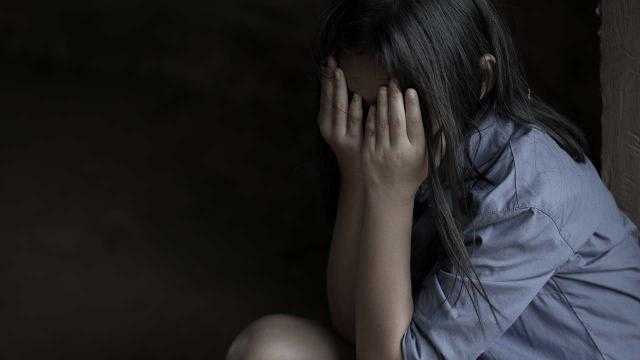 Σοκ: 53χρονος βίαζε την 6χρονη ανιψιά του – Πώς αποκαλύφθηκε η φρίκη μετά από 8 χρόνια