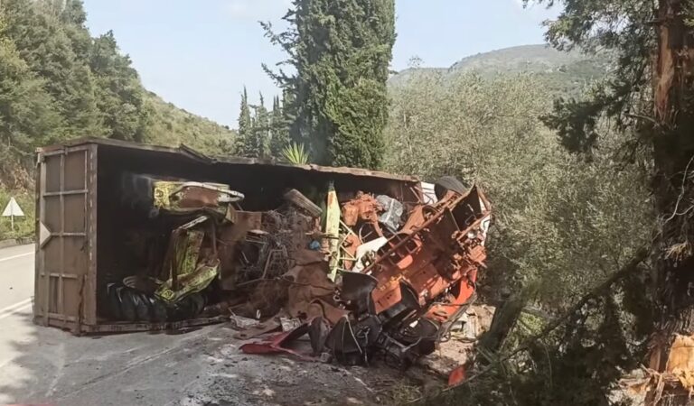 Σοκαριστικό τροχαίο στην Εθνική Οδό Αγρινίου – Αμφιλοχίας – Φορτηγό τούμπαρε και διαμέλισε τον οδηγό 