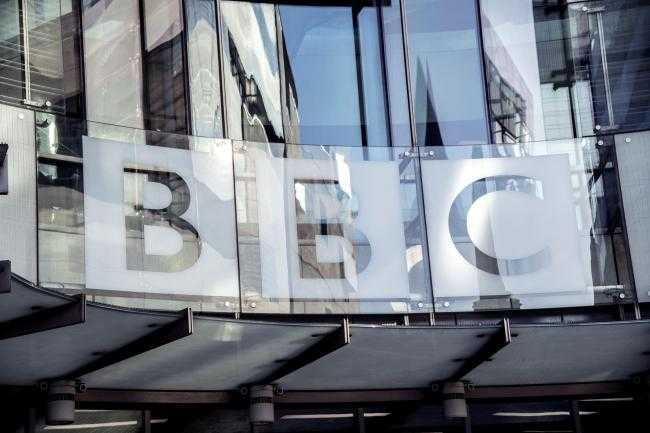 Το BBC ανακοίνωσε την επαναλειτουργία των αγγλόφωνων υπηρεσιών του στη Ρωσία