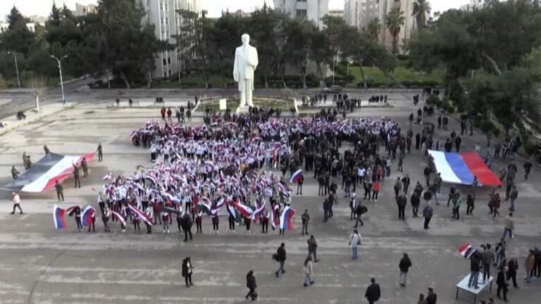 Σύριοι και Σέρβοι πολίτες στο πλευρό του Πούτιν (video)