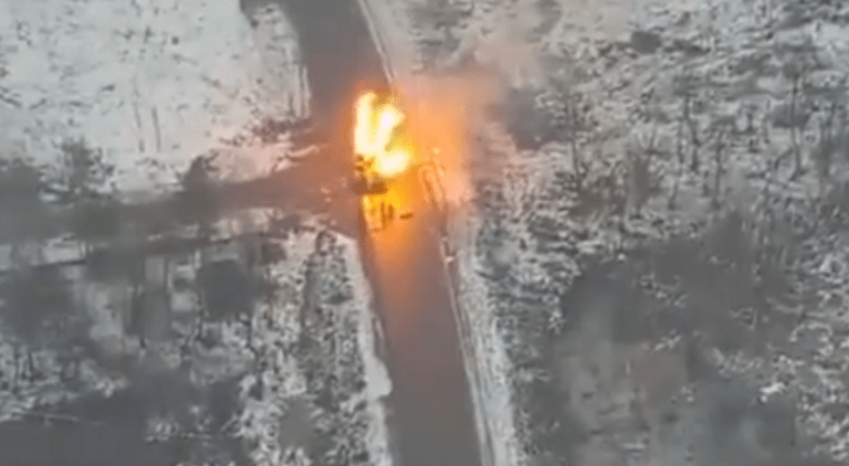 Ουκρανία: Πυραυλικό χτύπημα σε ρωσικό τανκ (video)