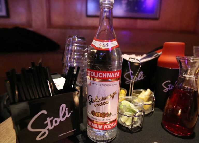 Η βότκα Stolichnaya μετονομάζεται σε «Στόλι» για να αποσυνδεθεί από τον Πούτιν