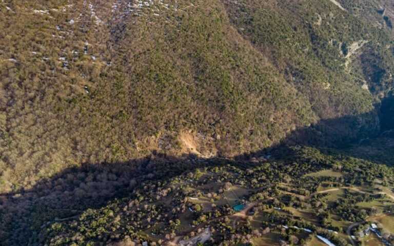 Mεγάλο Πάπιγκο: Η ανέγερση διώροφων κατοικιών του εφοπλιστή Αντώνη Λαιμού έχει προκαλέσει διχασμό – «Μάχη» για τα όρια