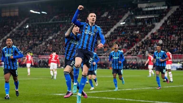 Ο Άγιαξ επιβλήθηκε με 2-0 της Άλκμααρ των Παυλίδη και Χατζηδιάκου
