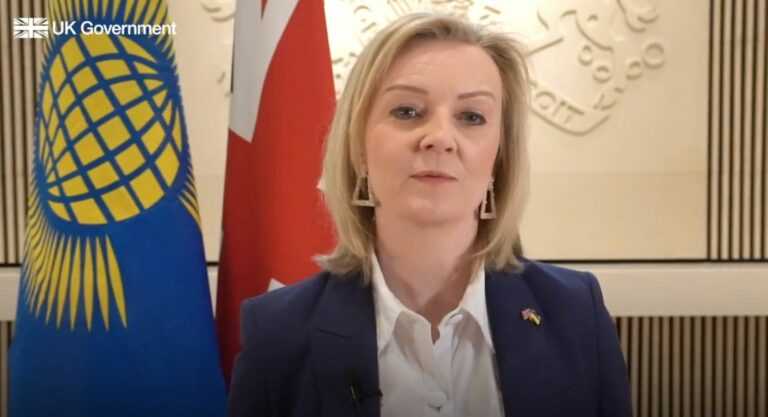 Επιφυλακτική ως προς το αποτέλεσμα των ειρηνευτικών συνομιλιών μεταξύ Ρωσίας και Ουκρανίας η Λιζ Τρας