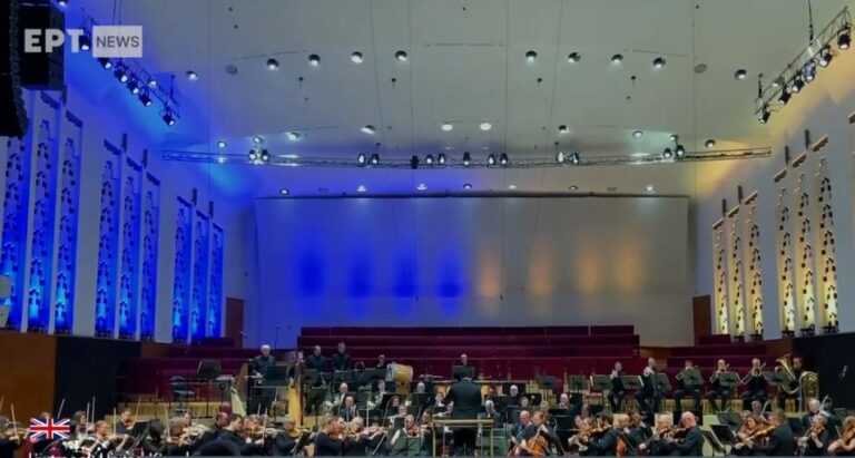Toν ύμνο της Ουκρανίας παίζουν συμφωνικές ορχήστρες σε όλη την Ευρώπη (video)