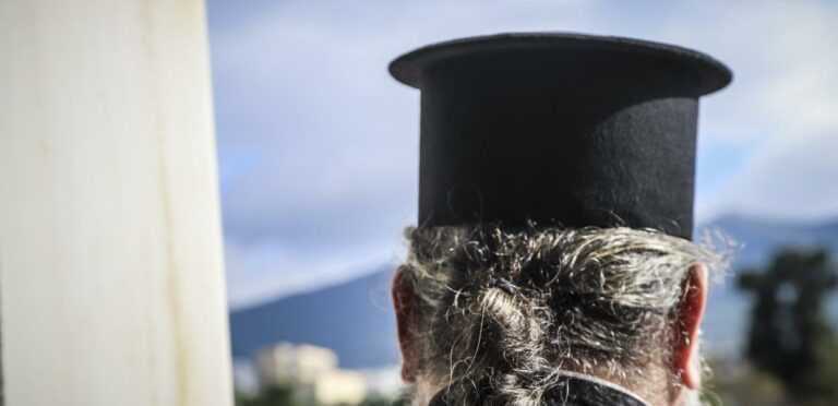 Συνελήφθη στα ΚΤΕΛ ο ιερέας που το έσκασε από το δικαστήριο – Υπεξαίρεσε 3,8 εκατομμύρια ευρώ