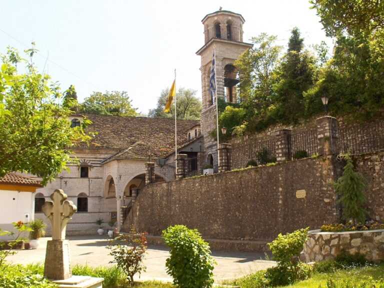 Η Μητρόπολη Ιωαννίνων ετοιμάζει 28.000 φωτοβολταϊκά πάνελ σε προστατευόμενη περιοχή παραβιάζοντας τον νόμο.