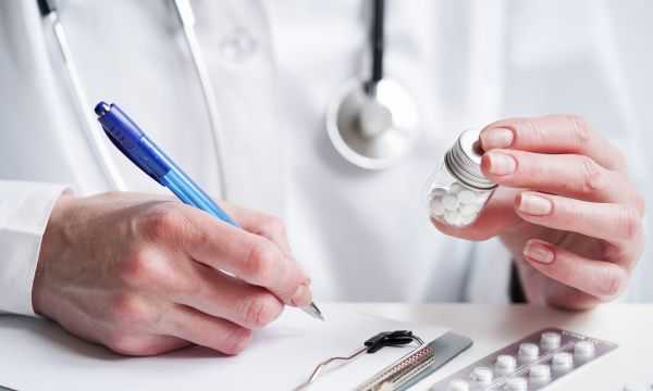 Ανασφάλιστοι: Από 15 Μαρτίου η συνταγογράφηση από τους γιατρούς των δημόσιων υγειονομικών μονάδων