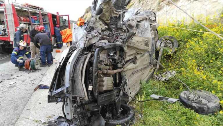 Τραγωδία: Συγκλονίζουν οι εικόνες από το σοκαριστικό τροχαίο – Σκοτώθηκε ένας  23χρονος και μια 51χρονη