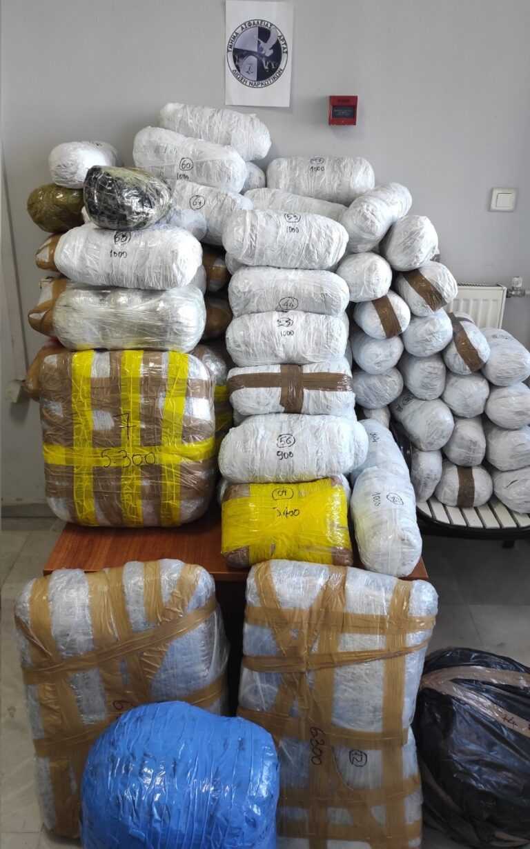 Συνελήφθη οδηγός φορτηγού στην Άρτα με 138 κιλά ακατέργαστης κάνναβης