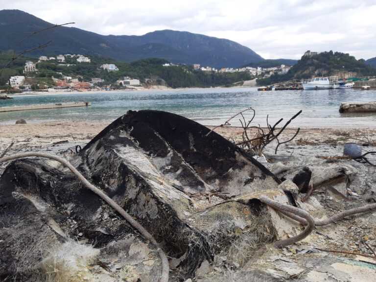Λιμανάκι Βάλτου ή διαλυτήριο πλοίων ; Εικόνες ντροπής στην Πάργα!!