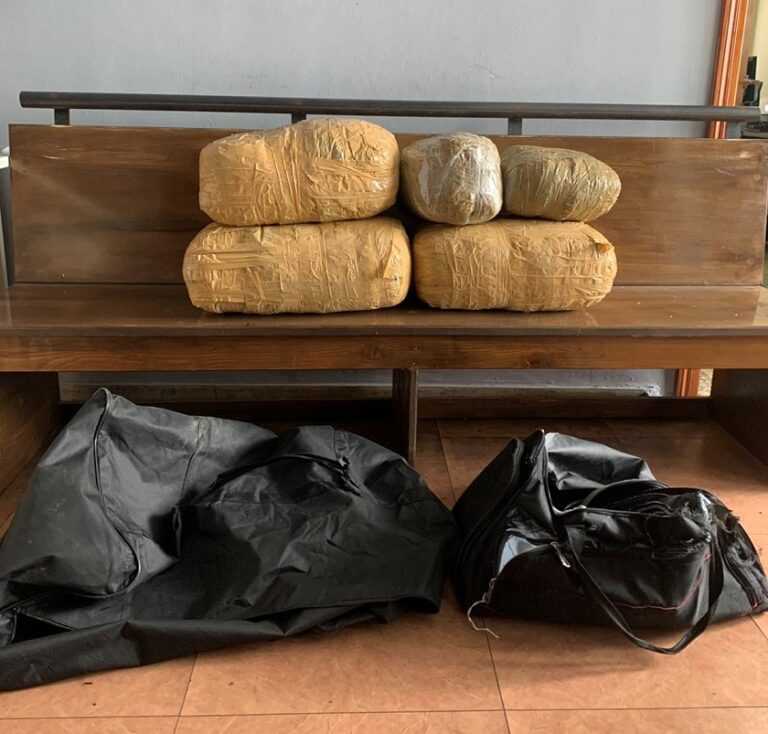 Βρέθηκαν εγκαταλελειμμένα 21 κιλά ακατέργαστη κάνναβη, σε παραμεθόρια περιοχή των Ιωαννίνων