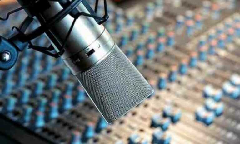 Η απόλυτη ξεφτίλα: Αρτινός δημοσιογράφος λειτουργούσε ραδιοφωνικό σταθμό με άδεια πεθαμένου!