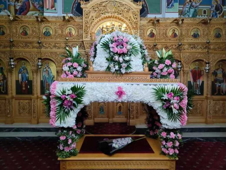 Κερδίζει τις εντυπώσεις ο επιτάφιος στον ιερό ναό της Αγίας Μαρίνας στο Καστρί Πρέβεζας.