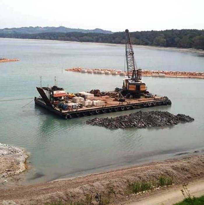 Με γοργούς ρυθμούς προχωρούν οι εργασίες στο αλιευτικό καταφύγιο Μύτικα του Δήμου Πρέβεζας