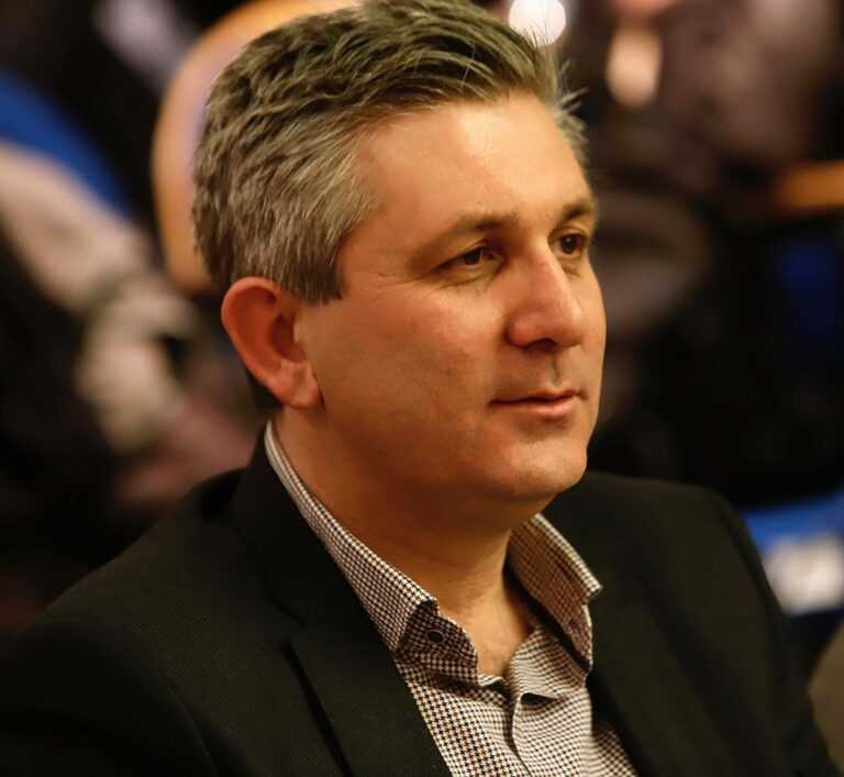 Άγνωστοι χάκαραν τον λογαριασμό του δήμαρχου Αρταίων Χρήστου Τσιρογιάννη στο Facebook ανεβάζοντας ψευδές περιεχόμενο.