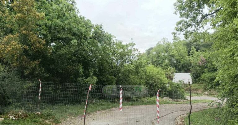 Απίστευτο σκηνικό στα Γιάννενα: Πήγαν στο χωριό του για Πρωτομαγιά.. Και βρήκαν φραγμένο τον δρόμο και τον οικισμό χωρίς νερό!!