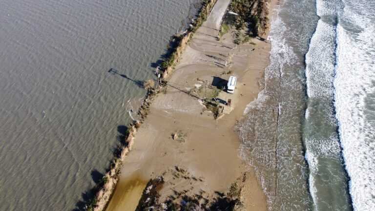 Θεσπρωτία: Σε μαύρο χάλι η παραλία του Δρεπάνου