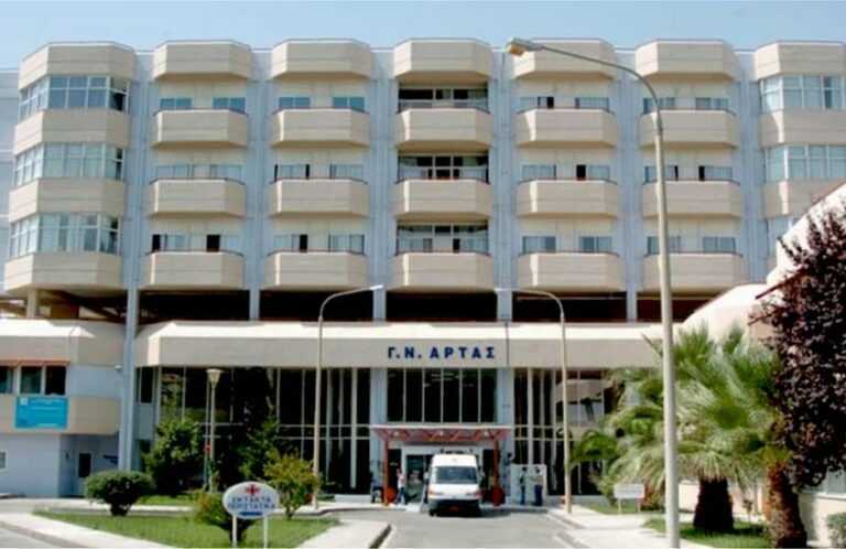 Σε σταθερή κατάσταση ο 22χρονος στη ΜΕΘ νοσοκομείου Άρτας ύστερα από το τροχαίο στην Πρέβεζα.