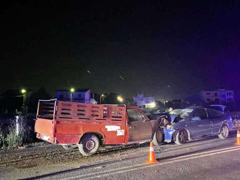 Μετωπική αγροτικού με Ι.Χ. – Στο νοσοκομείο ζευγάρι με τα δύο παιδιά του