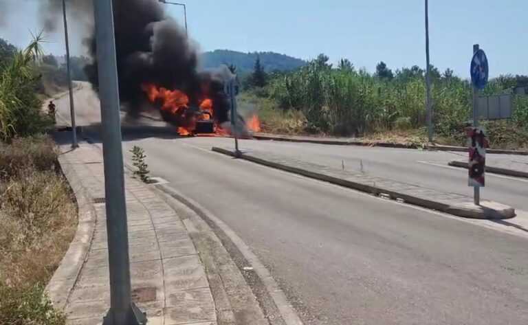 Αυτοκίνητο λαμπάδιασε εν κινήσει στην Ηγουμενίτσα – Καταστράφηκε ολοσχερώς