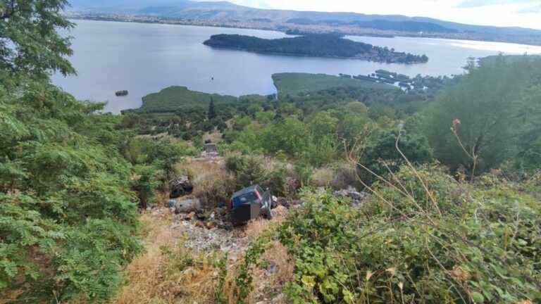 Σώθηκε οδηγός που έπεσε σε γκρεμό 10 μέτρων στην παλαιά Εθνική Οδό Ιωαννίνων -Μετσοβου