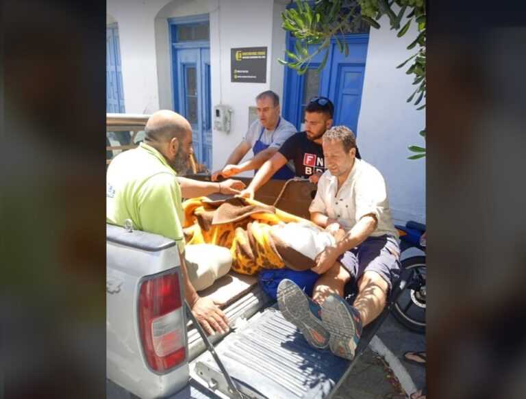 Απαράδεκτες εικόνες από την Ικαρία: Μετέφεραν τραυματισμένη γυναίκα σε καρότσα αγροτικού, γιατί δεν υπήρχε ασθενόφορο