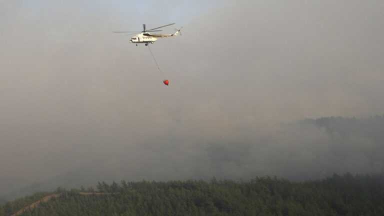 Τουρκία: Χιλιάδες κάτοικοι απομακρύνθηκαν από τις εστίες λόγω πυρκαγιάς