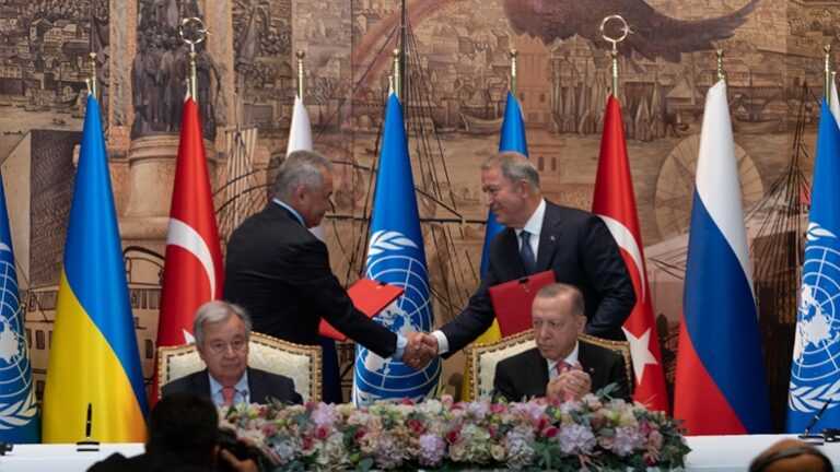 Η Ρωσία και η Ουκρανία υπέγραψαν την Παρασκευή μια συμφωνία – ορόσημο για την επισιτιστική κρίση