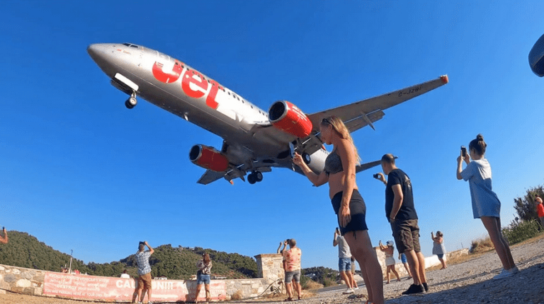 Με κρανιοεγκεφαλικές κακώσεις η τουρίστρια που εκτινάχθηκε από τουρμπίνα στη Σκιάθο