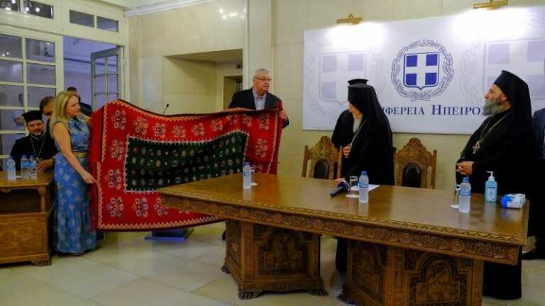 Ιωάννινα: Οι διοργανωτές της φιλοξενίας του Πατριάρχη κ.Βαρθολομαίου μετέτρεψαν μια ιστορική επίσκεψη σε ένα κακόγουστο πανηγυράκι!