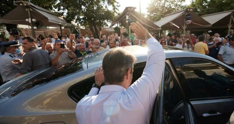Τους έβαλαν χειροπέδες για να μη… χαλάσουν τη φιέστα Μητσοτάκη στην Πρέβεζα