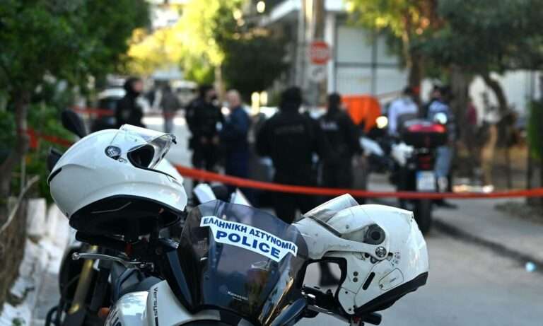 Τραγωδία: Γιος βρήκε νεκρή τη μητέρα του στη μπανιέρα – Τη σκότωσε ο αδερφός του