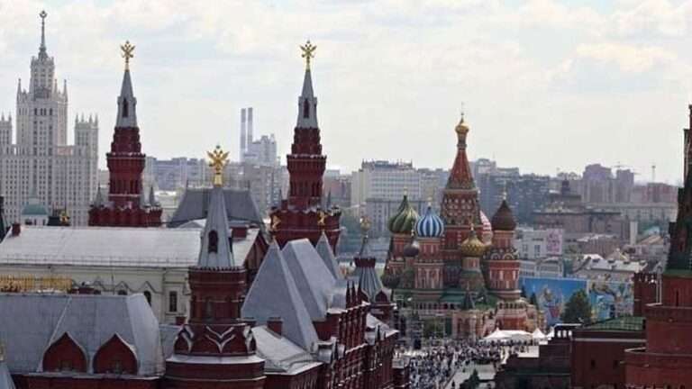 Το Κρεμλίνο χαρακτήρισε «παράλογη» τη συζήτηση στην ΕΕ για απαγόρευση των θεωρήσεων εισόδου σε Ρώσους τουρίστες