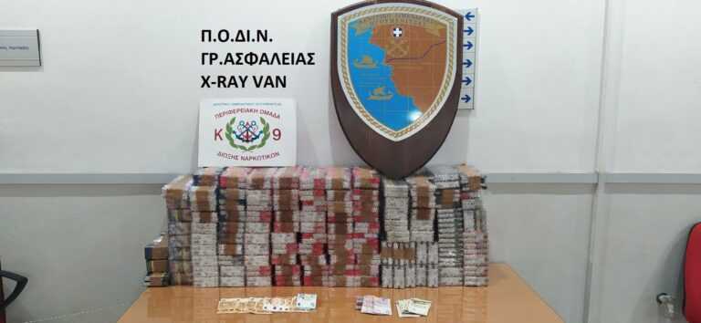 Ηγουμενίτσα: Έκρυβαν σε ειδικά διαμορφωμένες κρύπτες σε ΙΧΕ όχημα 1.223 λαθραία τσιγάρα