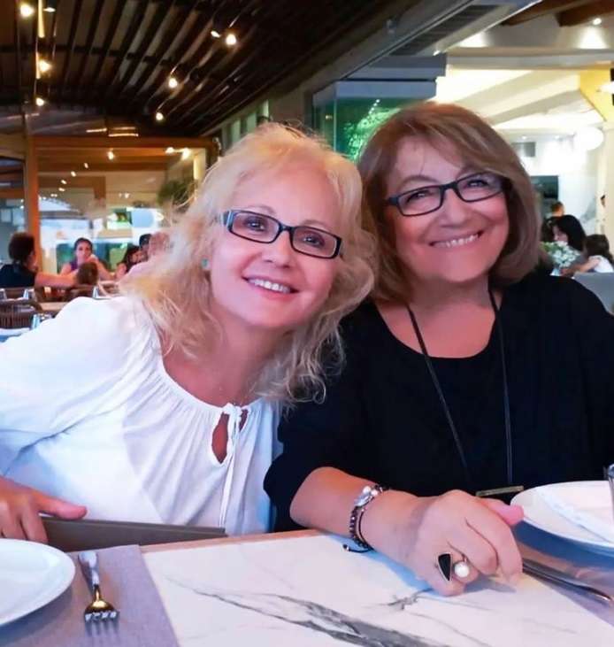 Αγγελική Νικολούλη: Μας συστήνει την αδελφή της και η ομοιότητα είναι απίστευτη