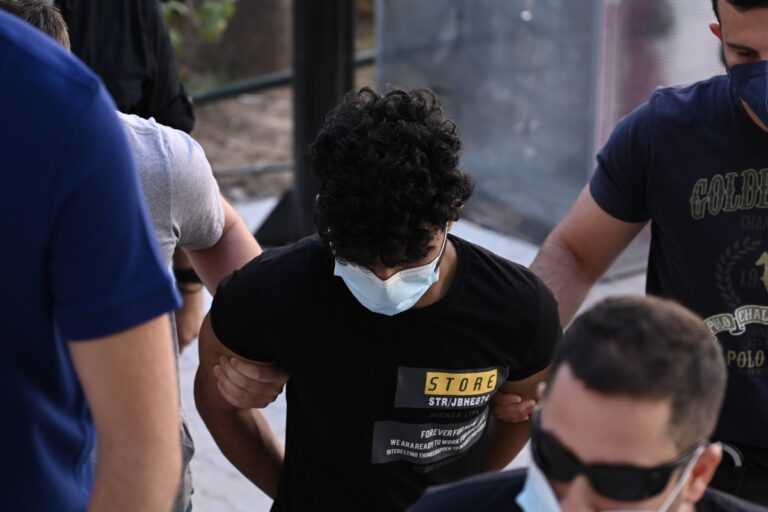 Γυναικοκτονία στο Περιστέρι: Τα ψέματα του Πακιστανού δολοφόνου – Οι αντιφάσεις για τα ψεύτικα στοιχεία ταυτότητας και η κραυγή του πατέρα της αδικοχαμένης κοπέλας.